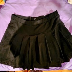 Black torrid pleated skirt sz 26